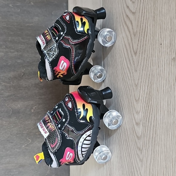 Build A Bear x Skechers Black Roller Skates with Flames For Plush Bears - Picture 1 of 4